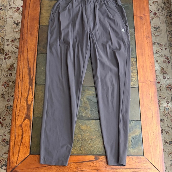 Vuori Fleet Pants in Grey